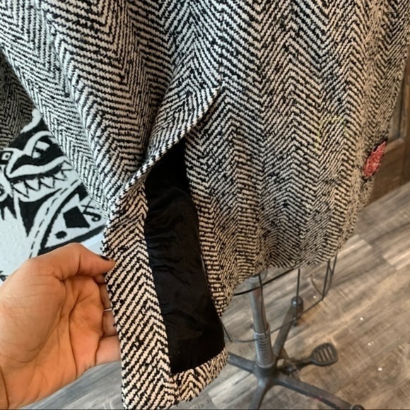 COPY - Embroidered Wool Coat Size XL - Picture 10 of 14